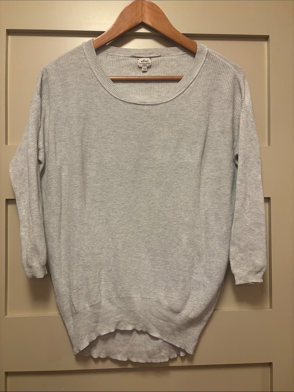 WILFRED Silk Cashmere Lightweight Rib Knit Relaxed Crop 3/4 Sleeve Pale Grey